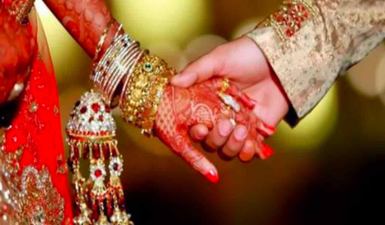 Husband presents coins worth Rs 55K as maintenance in court; wife calls it harassment