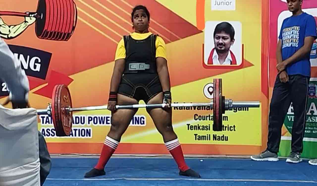 Karimnagar SRR college girl excells in powerlifting