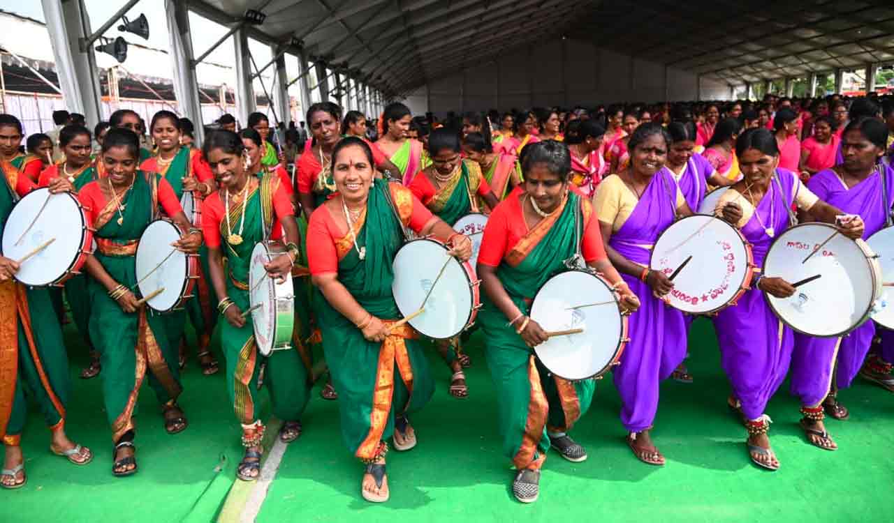 Telangana Martyrs Day rally: 6,000 artistes from State showcase diverse cultures