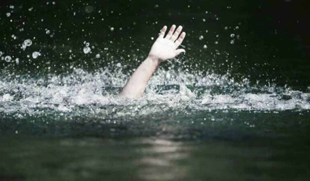 Tractor plunges into well, driver drowns in Warangal