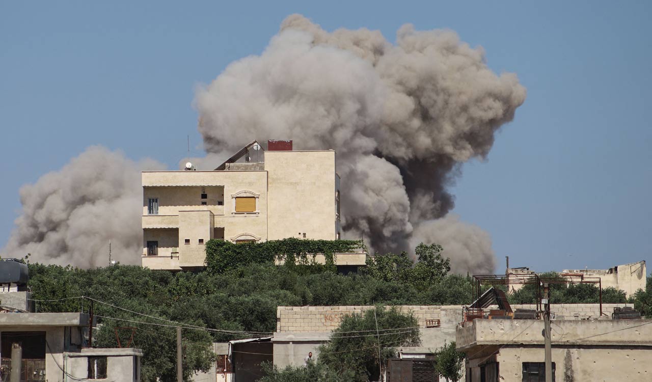 Airstrike hits busy market in northwestern Syria, kills at least 9 people