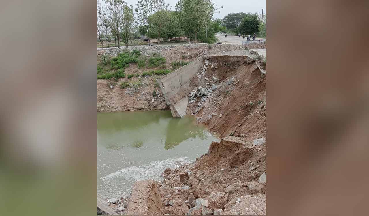 Sidewall of culvert collapses; Mission Bhagiratha pipeline damaged near Nalgonda 