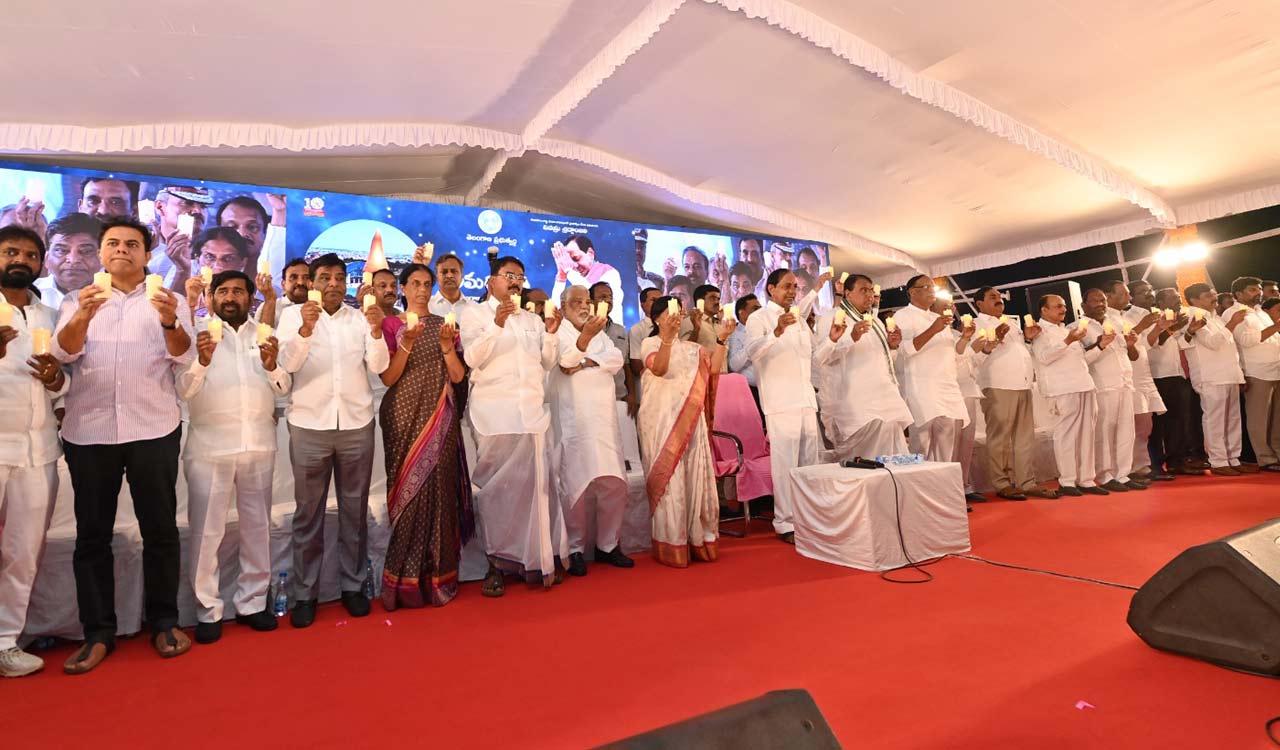 CM KCR felicitates families of Telangana martyrs