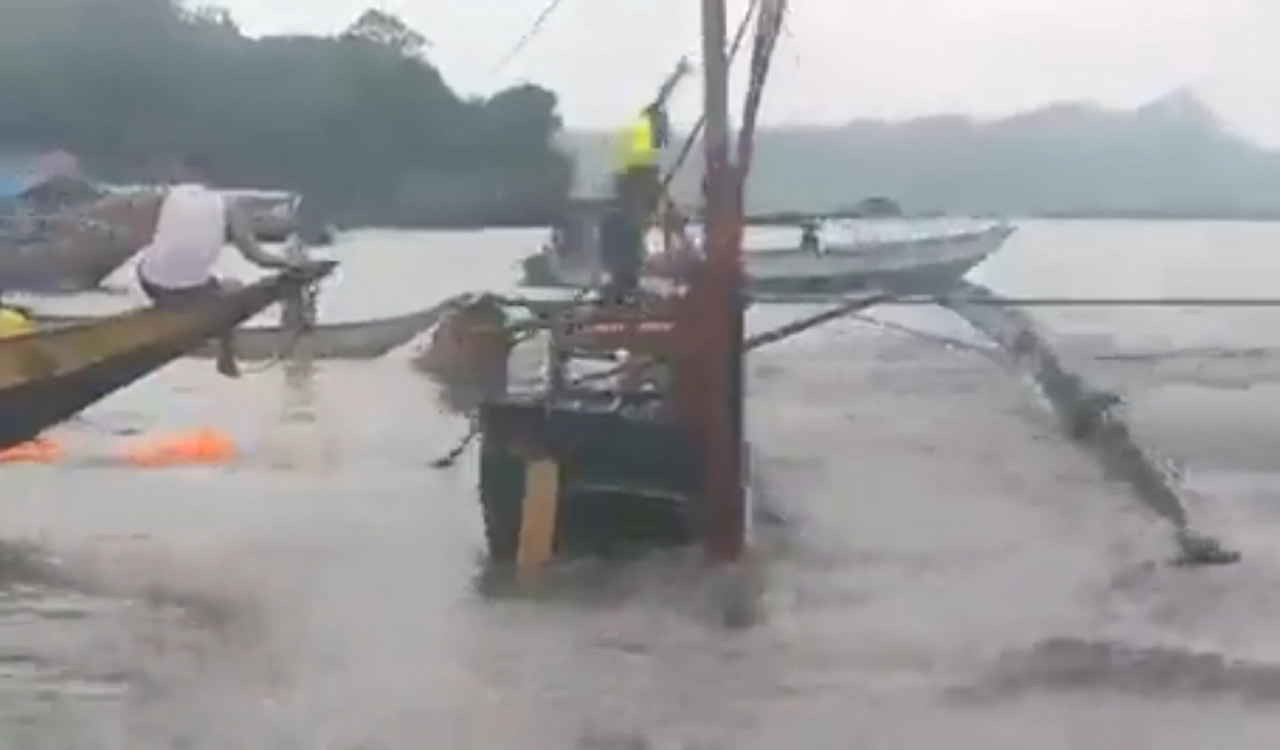 30 feared dead as passenger boat capsizes in Philippines