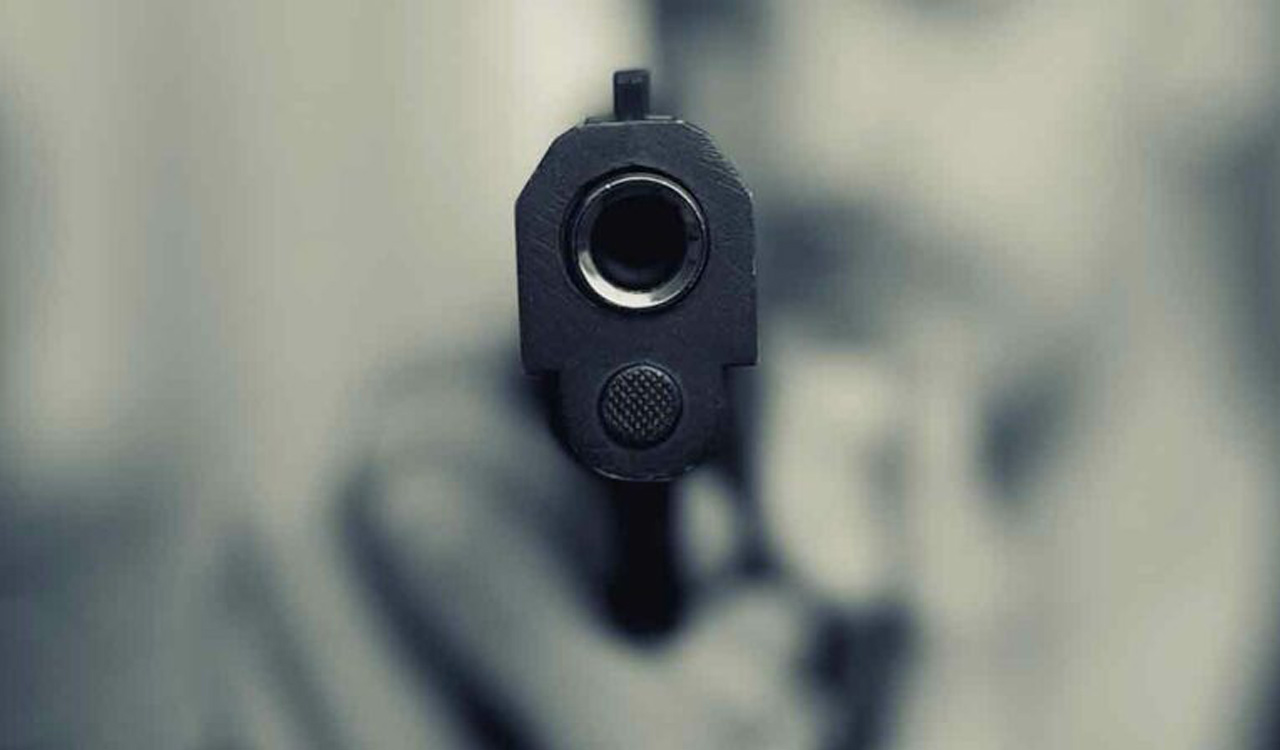 Maharashtra: ACP shoots wife, nephew before killing himself
