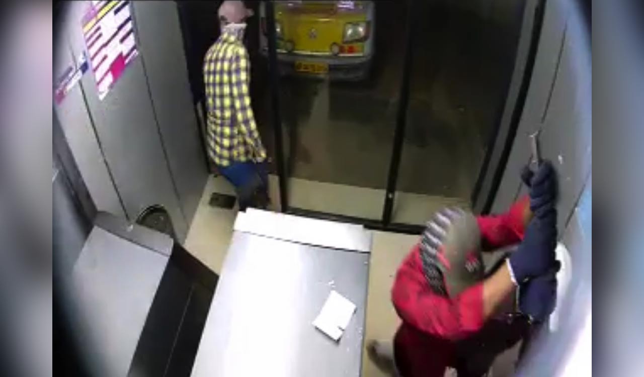 Money Heist in Nalgonda: Burglars flee with Rs 23 lakh from SBI ATM