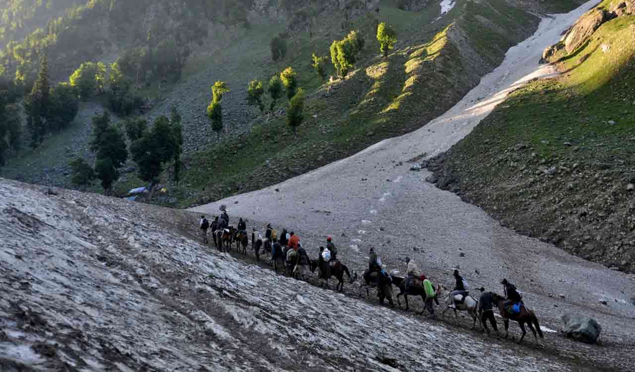 Over 7K perform Amarnath Yatra on 28th day, total crosses 3.77 L