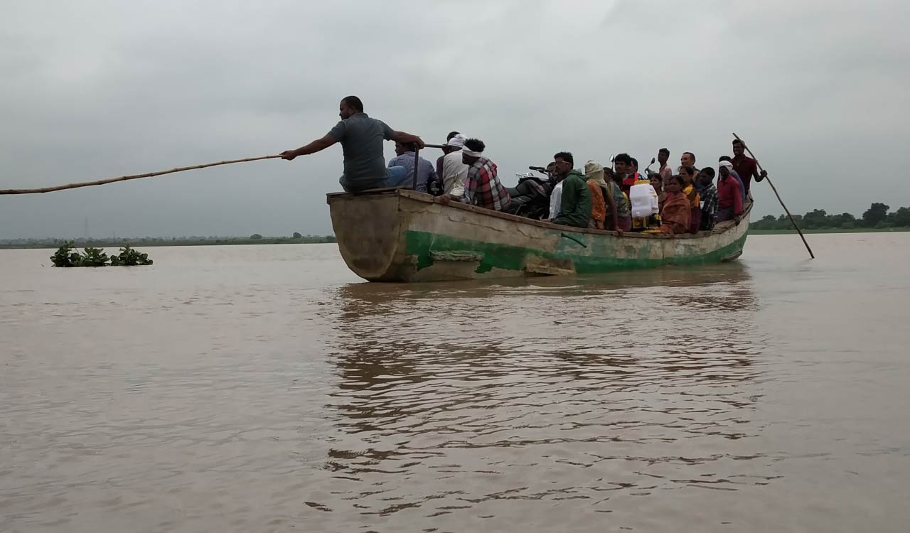 Asifabad: Villagers take risks to cross streams