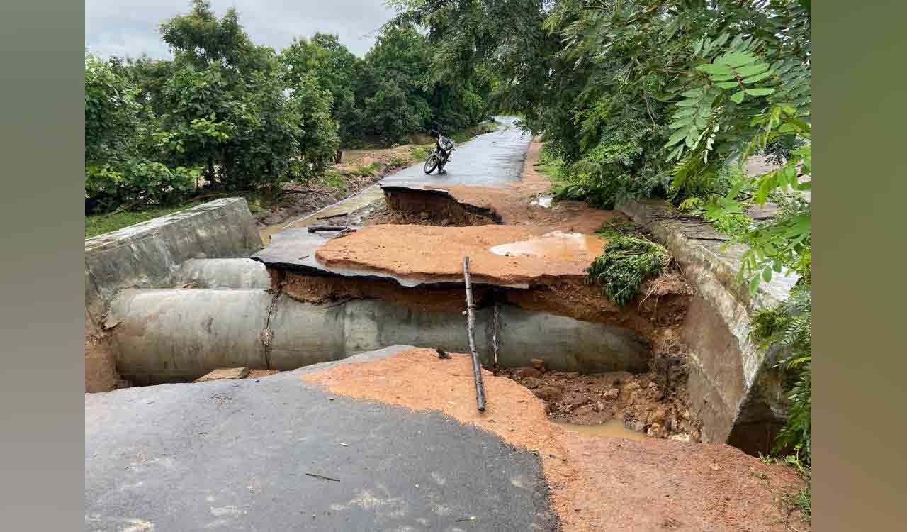 Heavy rains lash Asifabad, Adilabad