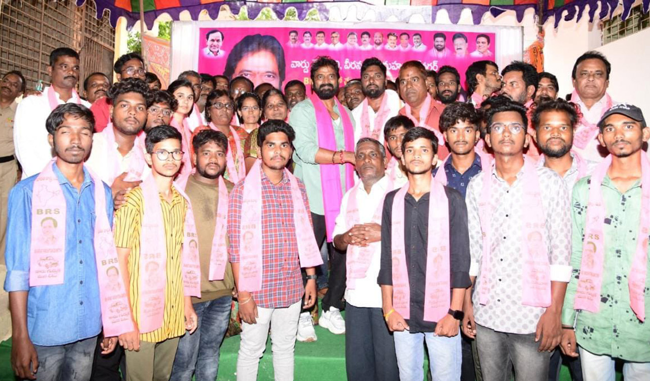 Over 100 party workers from BJP, Congress join BRS in Mahabubnagar