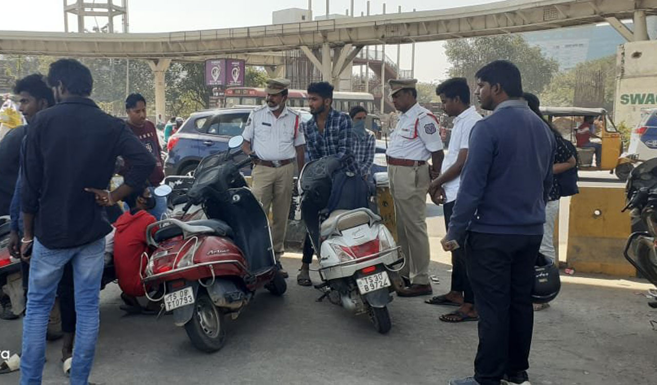 Hyd traffic police takes up special drive against minor driving in the city