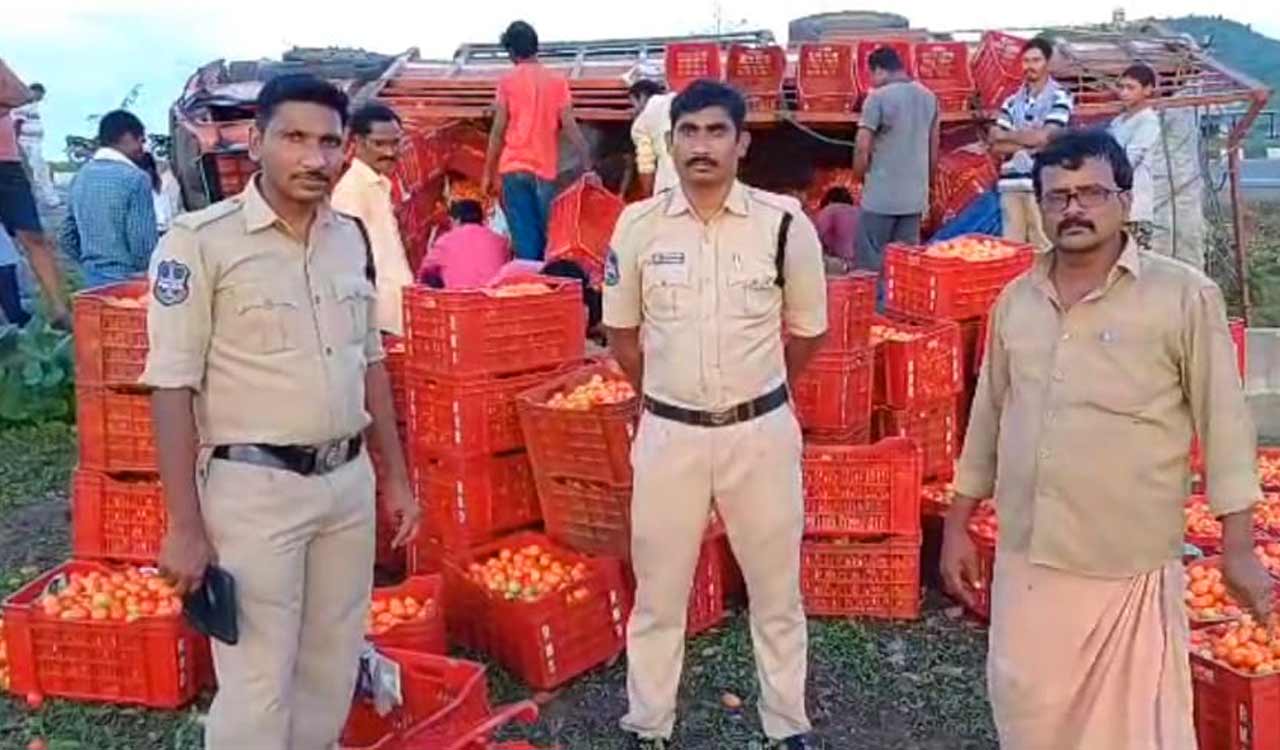Cops stand guard after tomato lorry turns turtle in Asifabad 