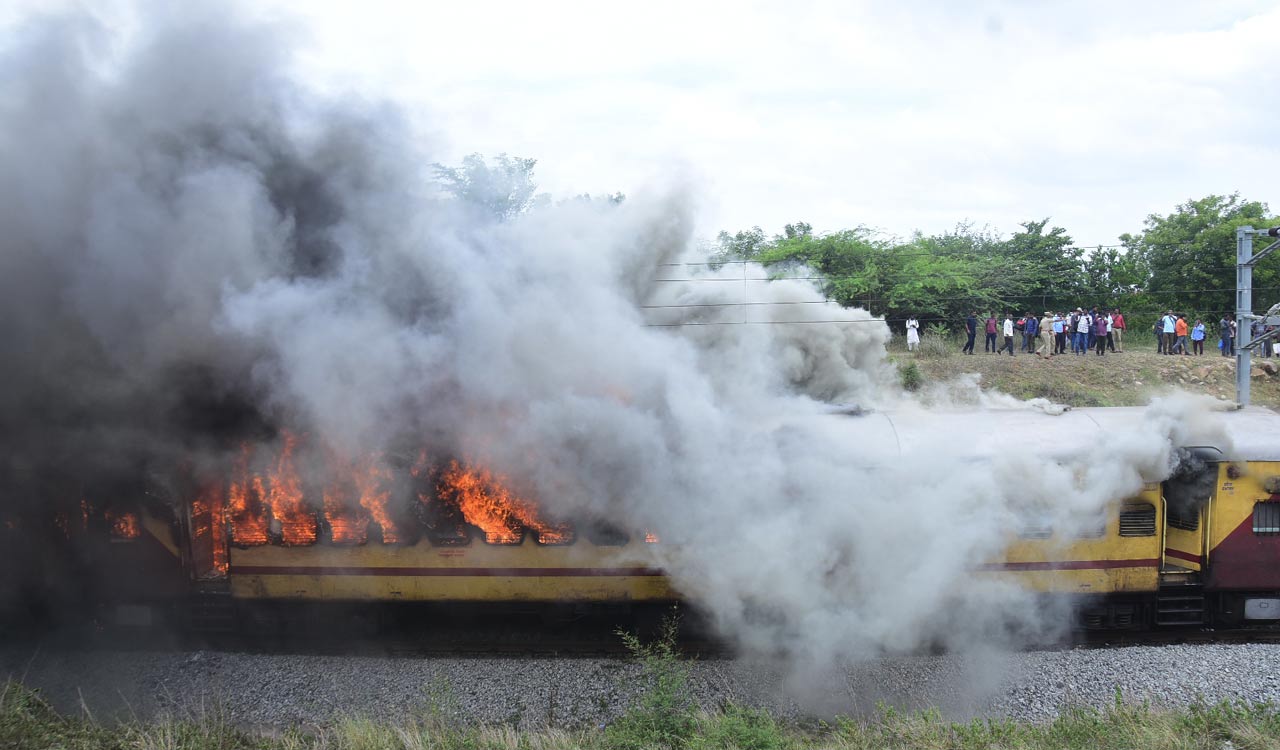 Officials suspect short circuit in Falaknuma Express fire accident