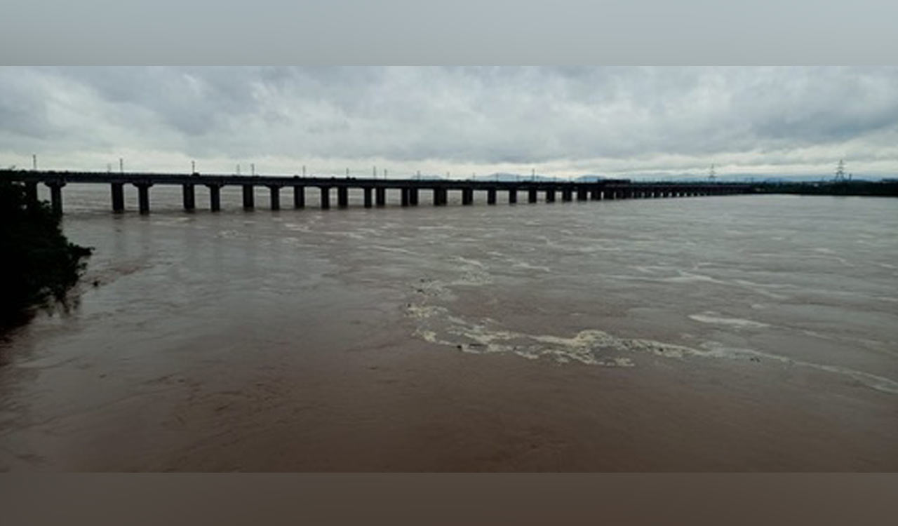 Traffic between Telangana, Chhattisgarh comes to a halt as connecting highway gets flooded
