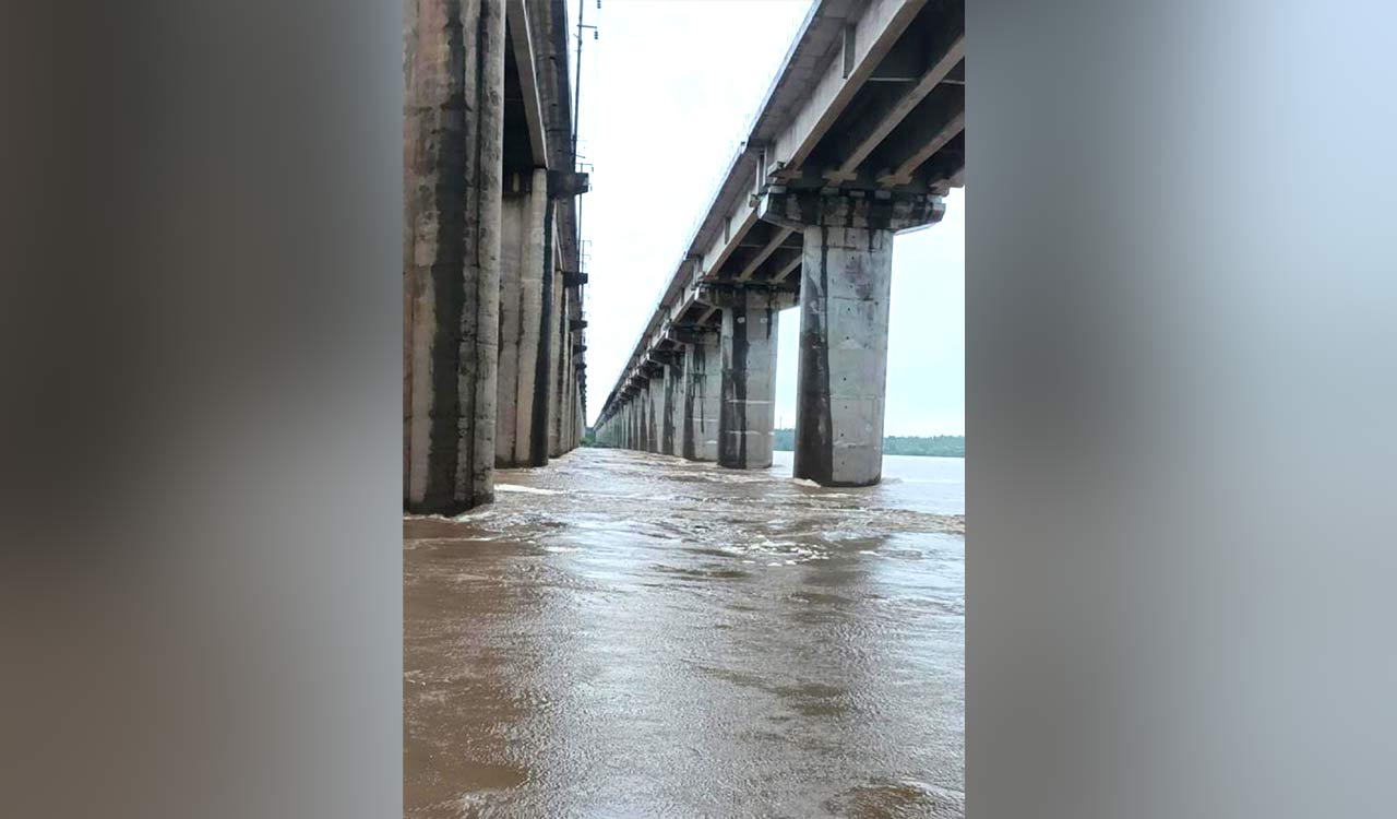 Godavari water levels rising rapidly at Bhadrachalam, may reach first warning level