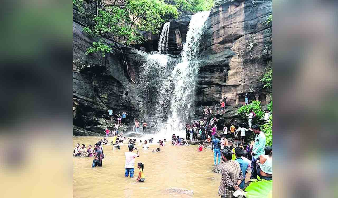 Gourigundala waterfall attracts people