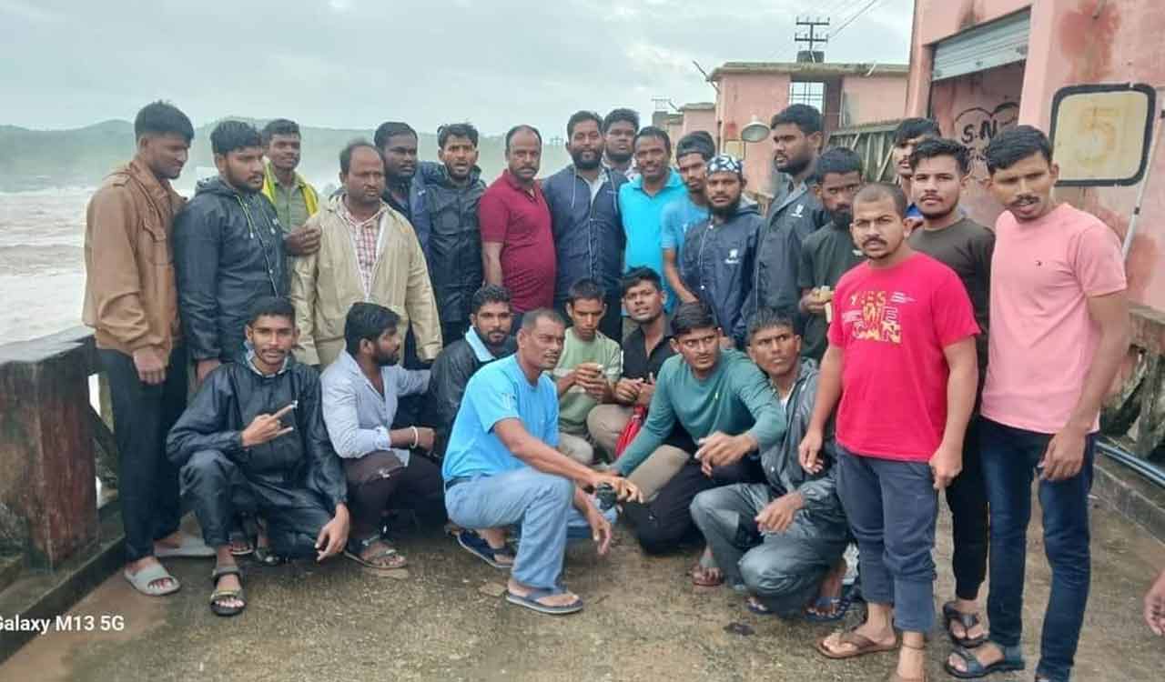 Telangana: Youngsters win applause for helping in lifting gates of Kaddam project