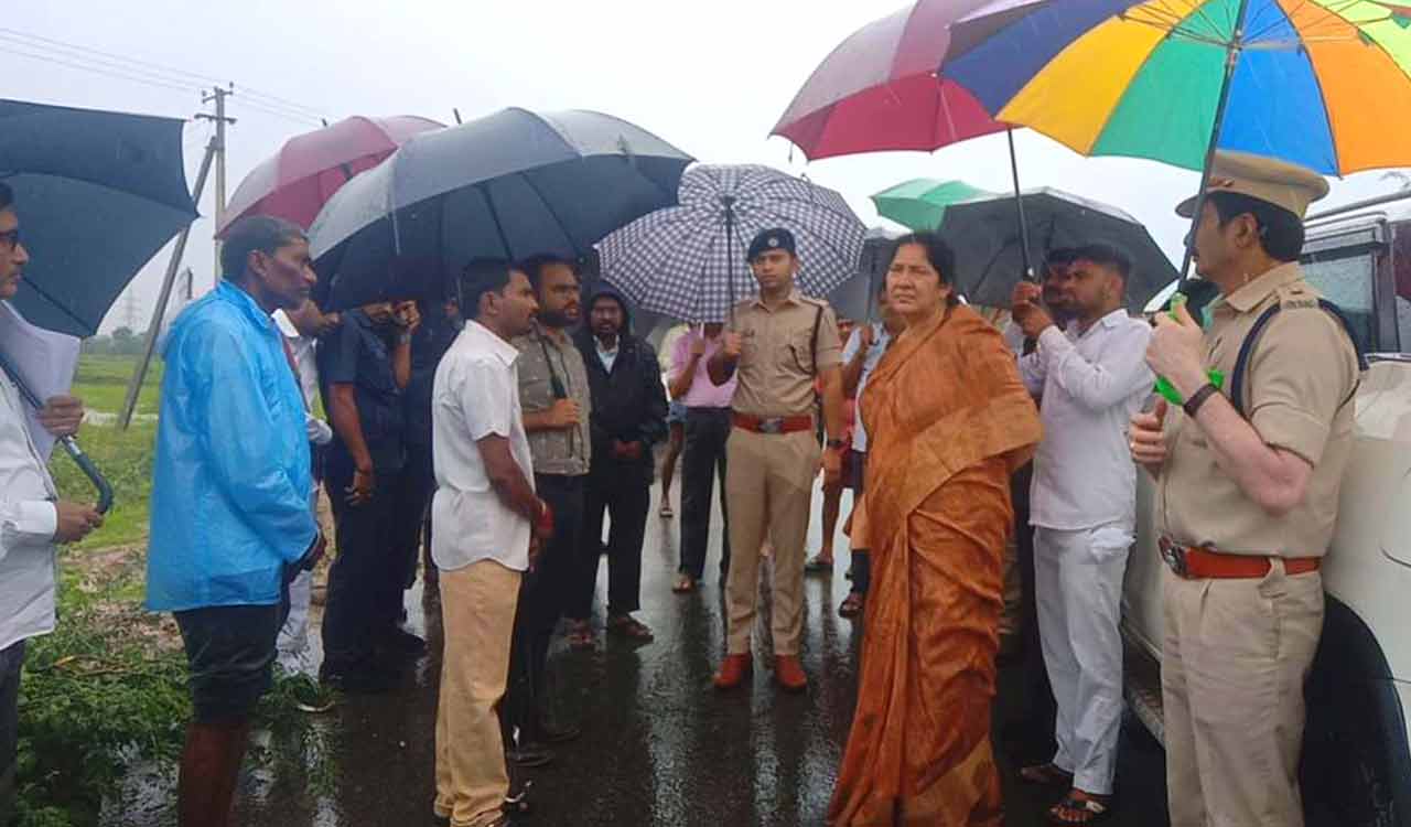 Heavy rainfall continues to lash erstwhile Warangal district, officials on high alert
