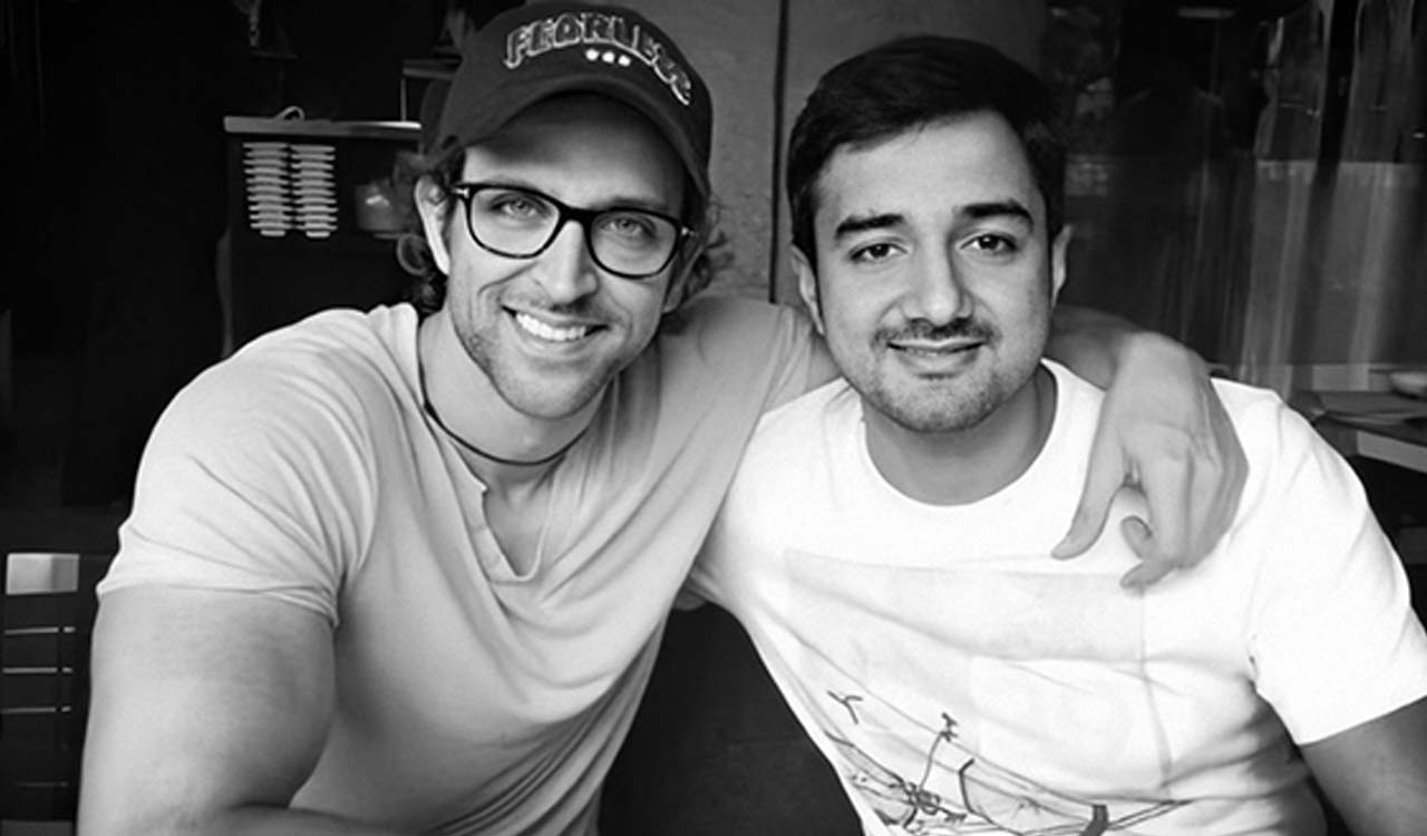 Hrithik Roshan sends birthday wishes to ‘Fighter’ director Siddharth Anand