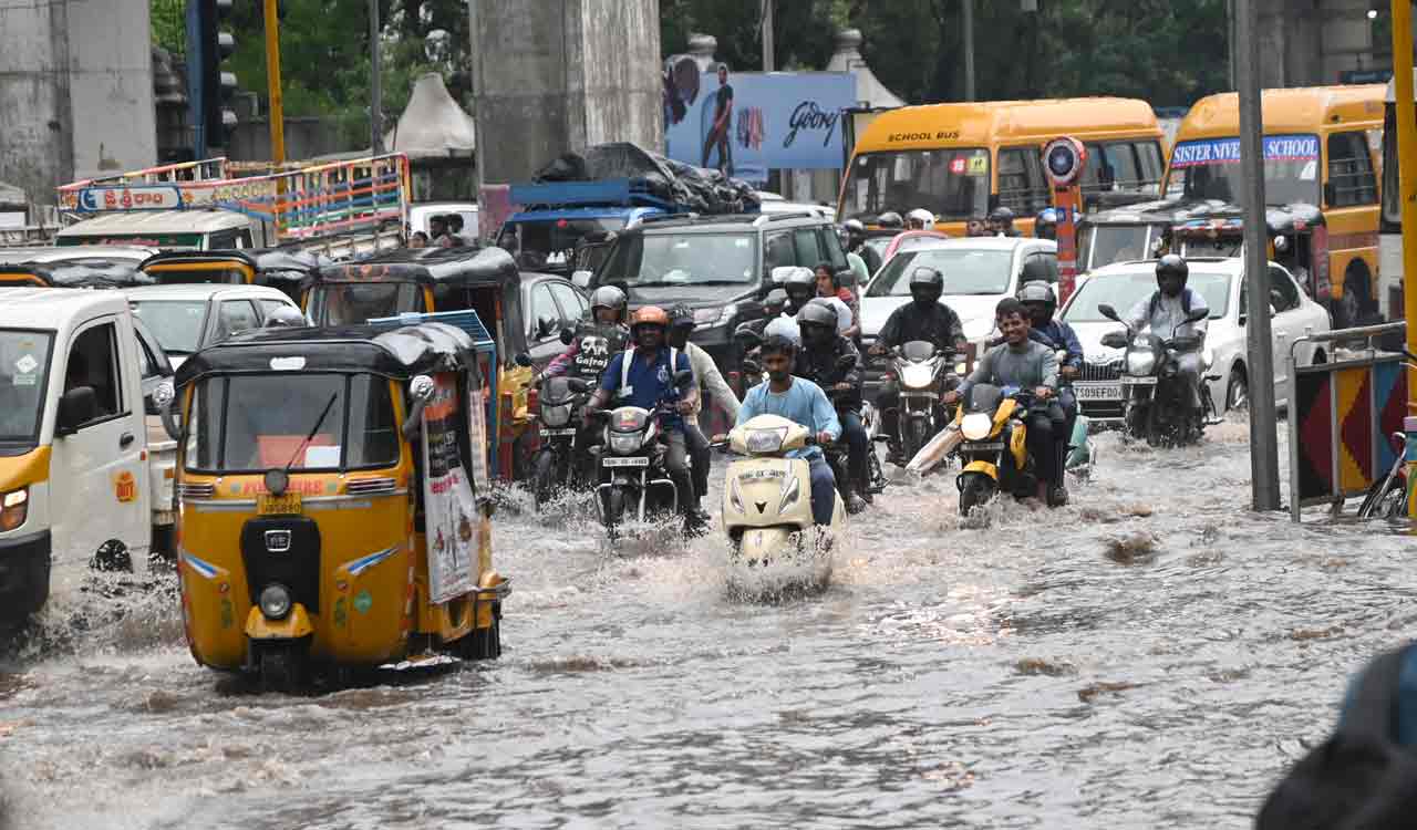 Sudden rain hits rush hour traffic