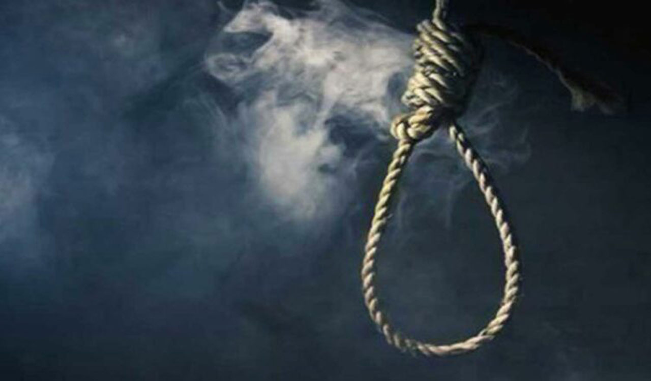 Man found hanging in Medak