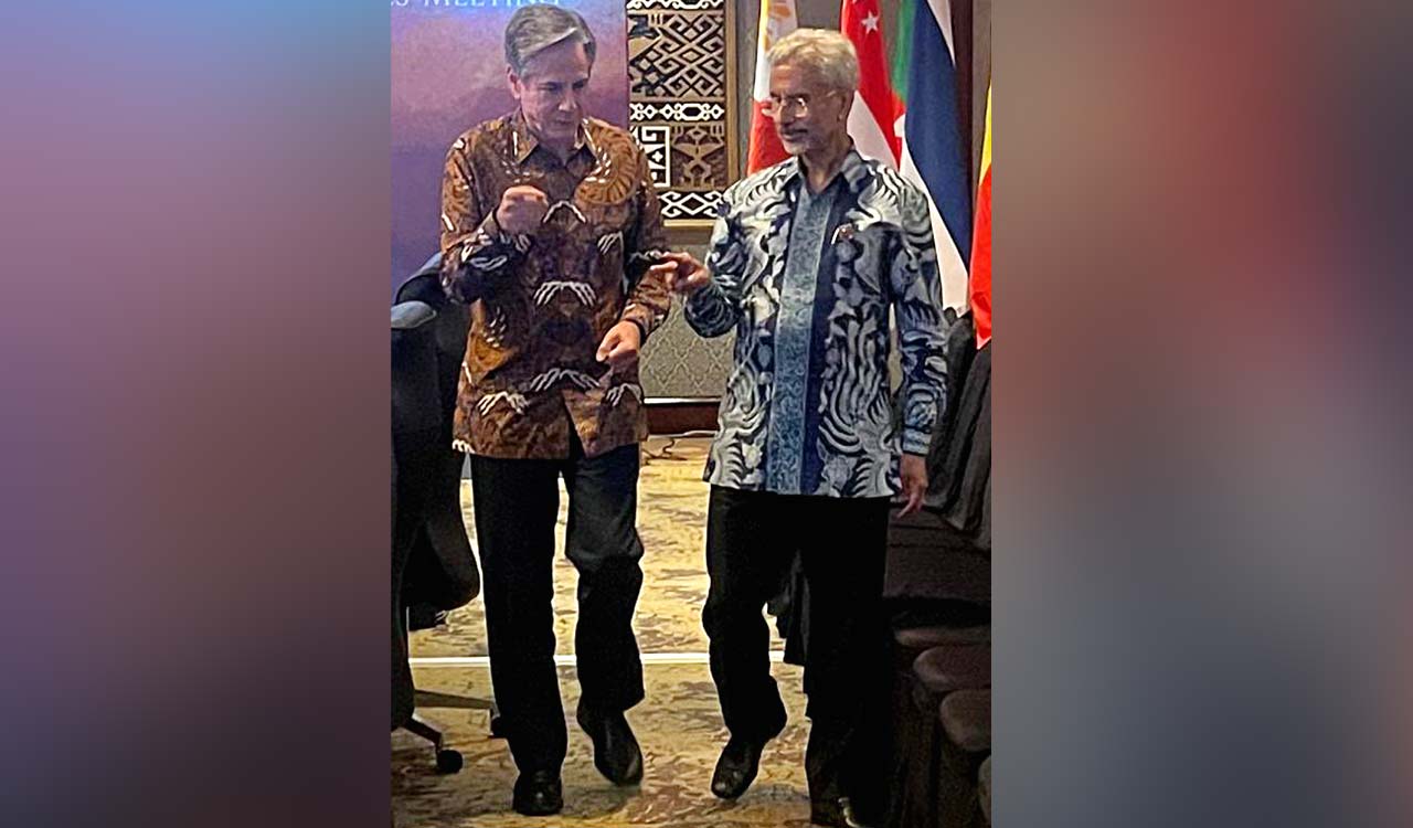 Jaishankar and Blinken sport vibrant printed shirts at East Asia Summit