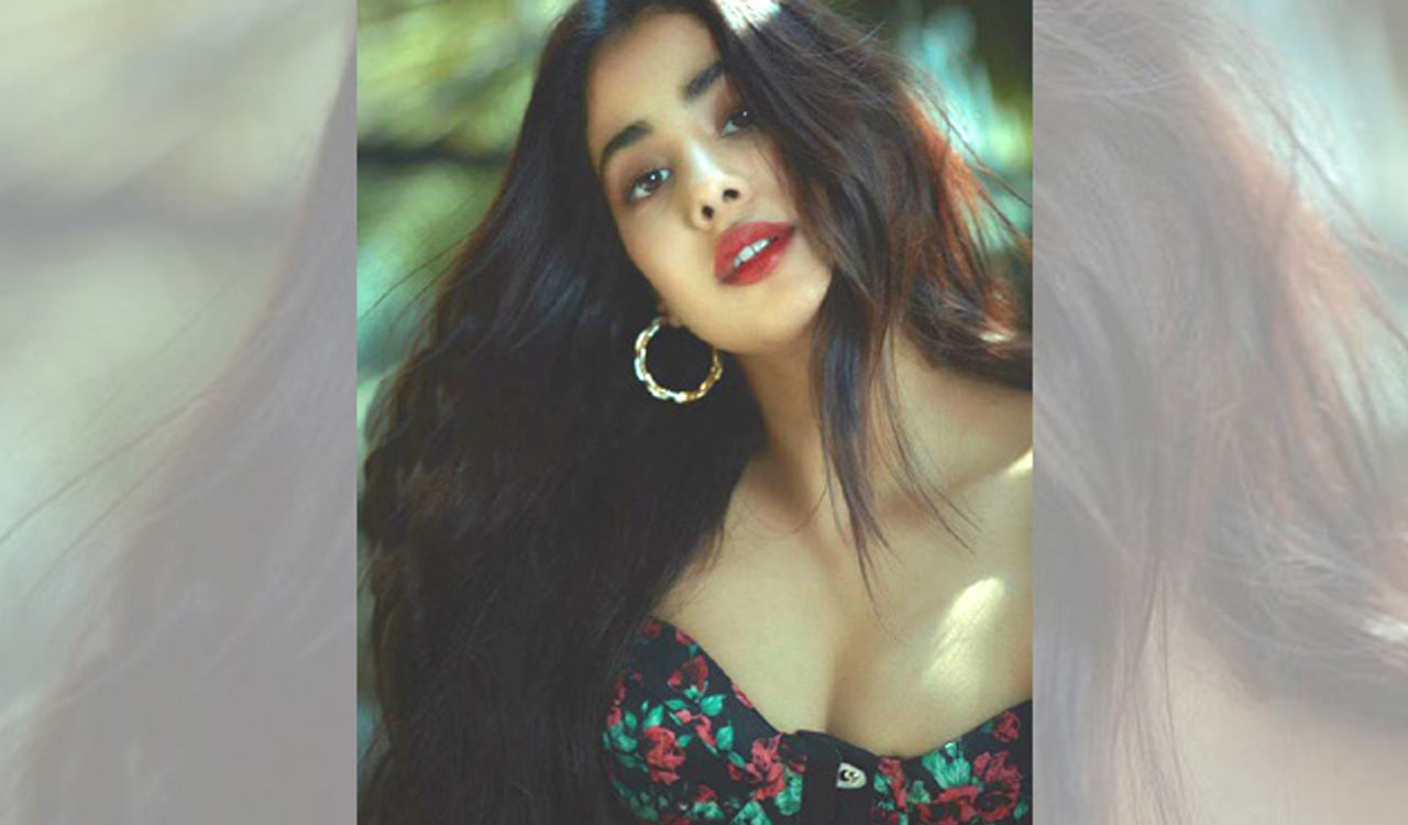 Janhvi Kapoor shares stunning picture of her in floral dress, fans react