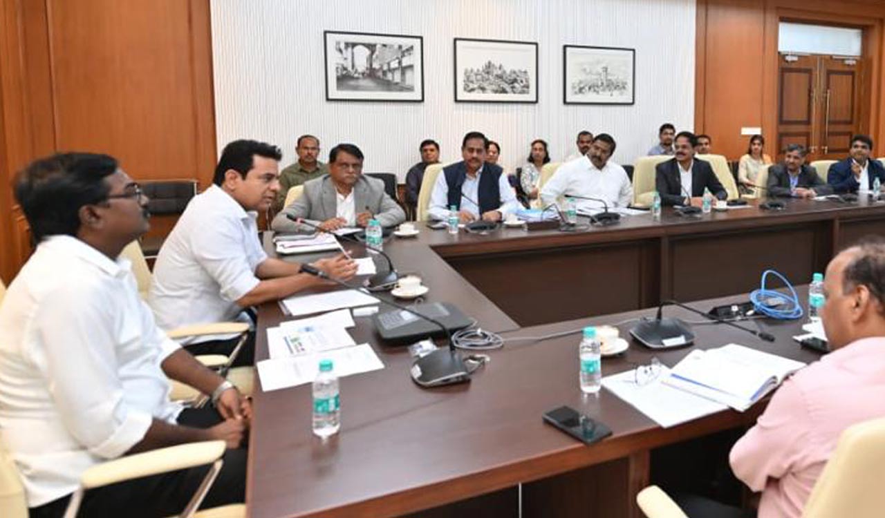 Telangana Govt to launch Common Mobility Card for Hyderabad Metro, TSRTC commuters