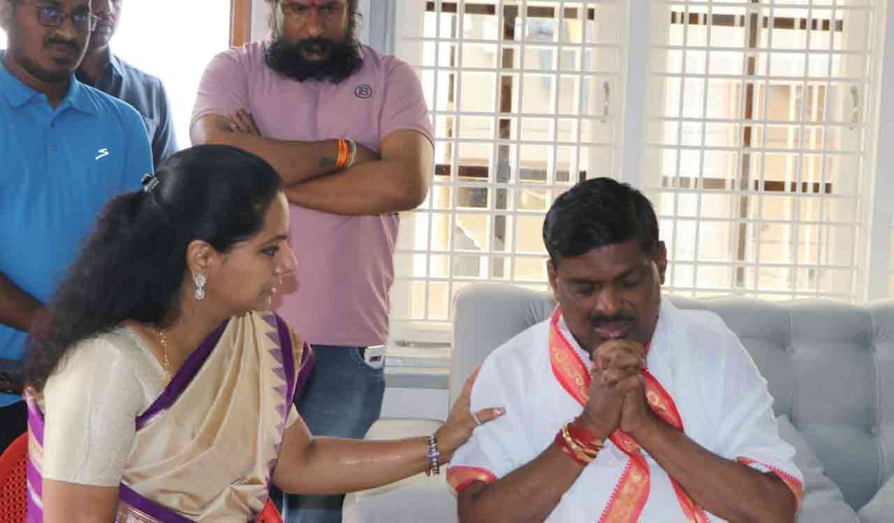 Kavitha conveys condolences to Patancheru MLA Mahipal Reddy