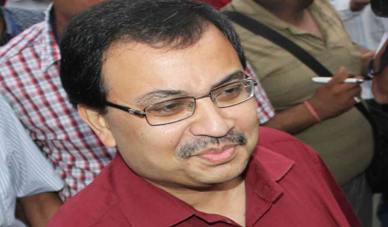 Kunal Ghosh posts picture of BSF jawan holding umbrella for BJP MLA