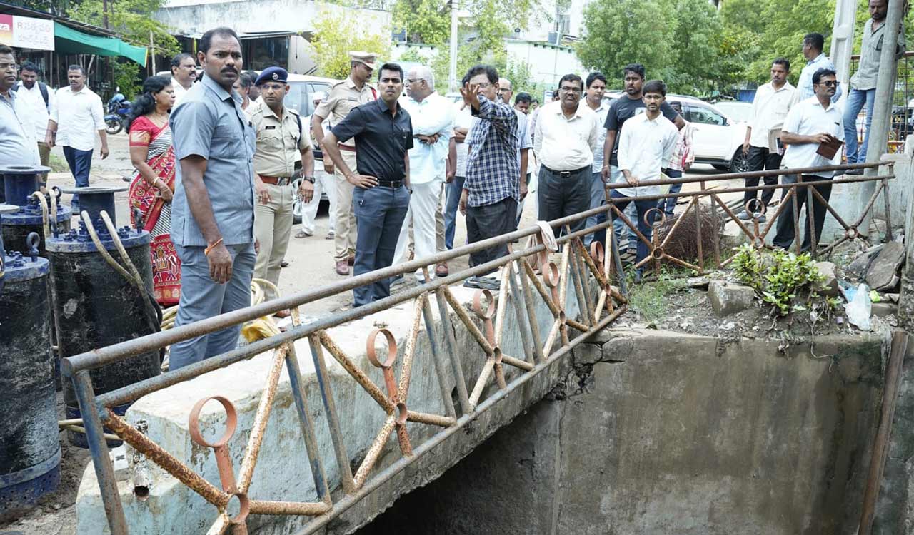 Godavari flood management: Kothagudem Collector tells officials to ensure zero loss of life