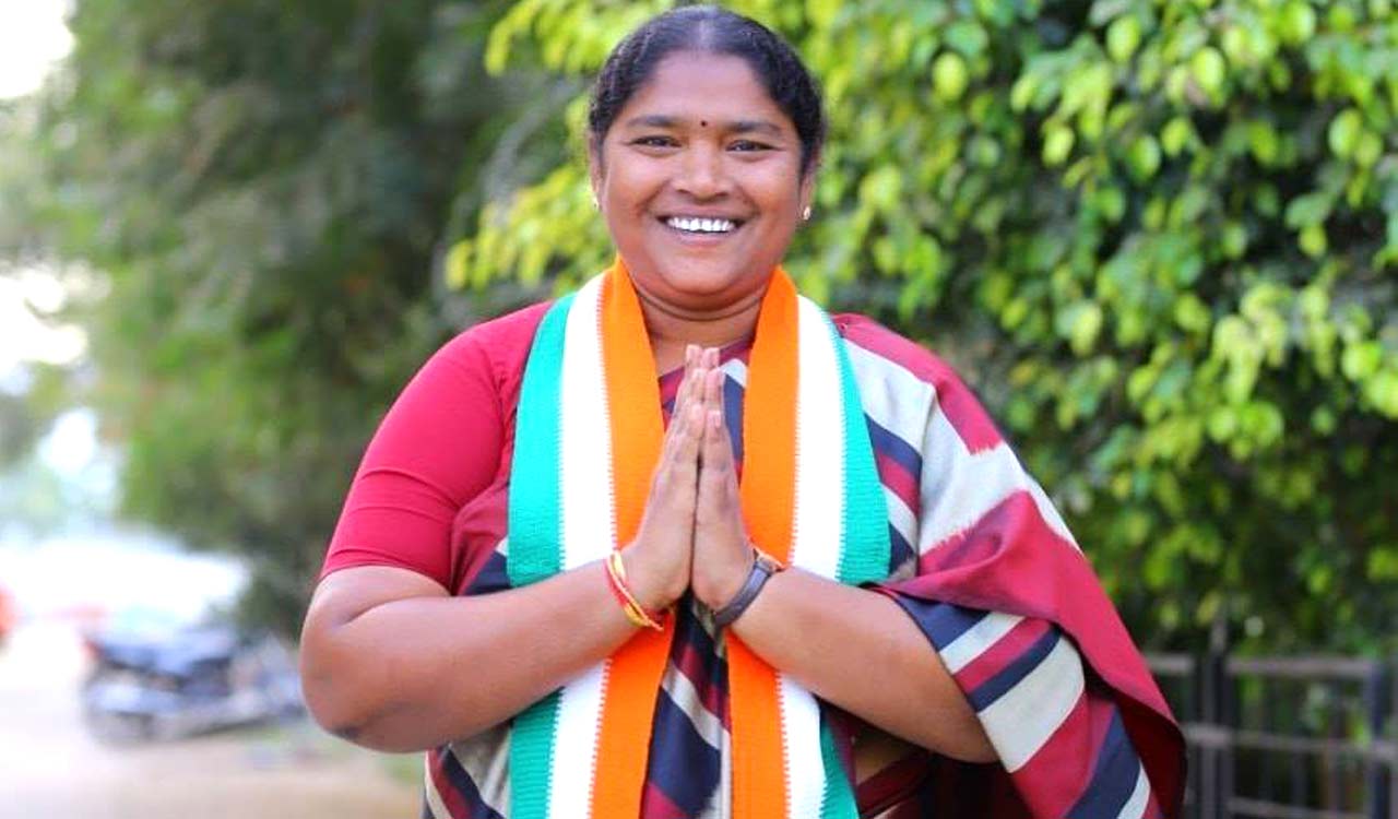 MLA Seethakka’s parents among podu land patta beneficiaries in Mulugu