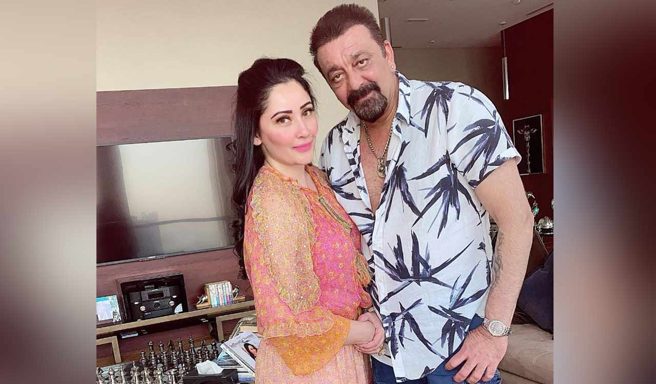 Maanayata extends birthday wishes to Sanjay Dutt, pens heartfelt note