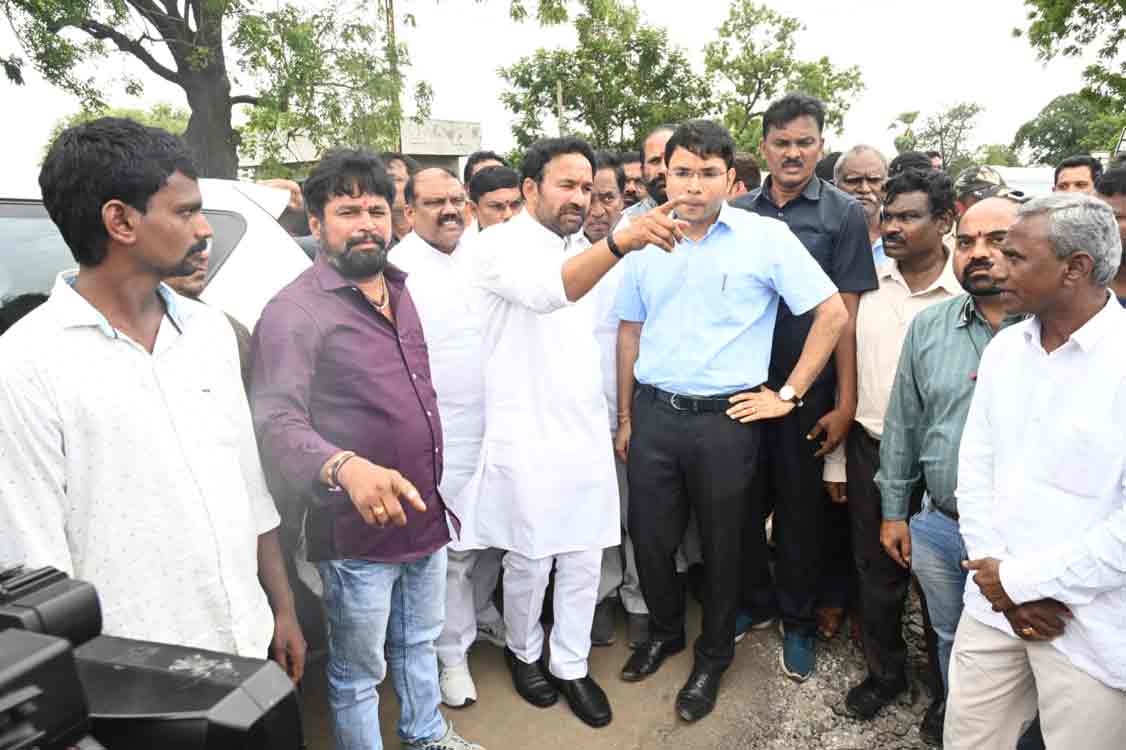 Bhupalpally: Union Minister Kishan Reddy visits flood hit Moranchapalli