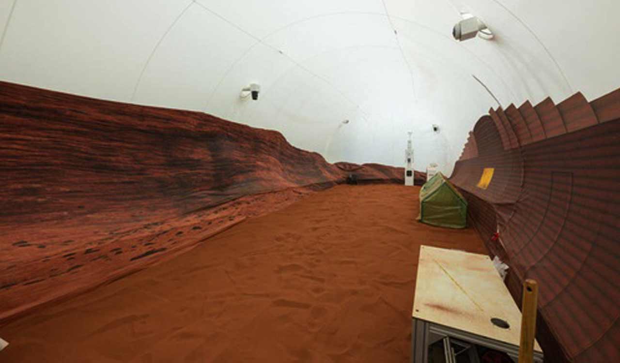 NASA seals 4 participants on isolated Mars-like habitat for a year