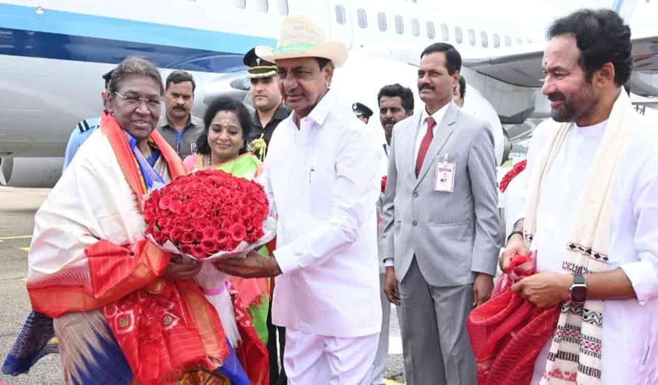 CM KCR welcomes President Murmu at Hakimpet Air Force Station