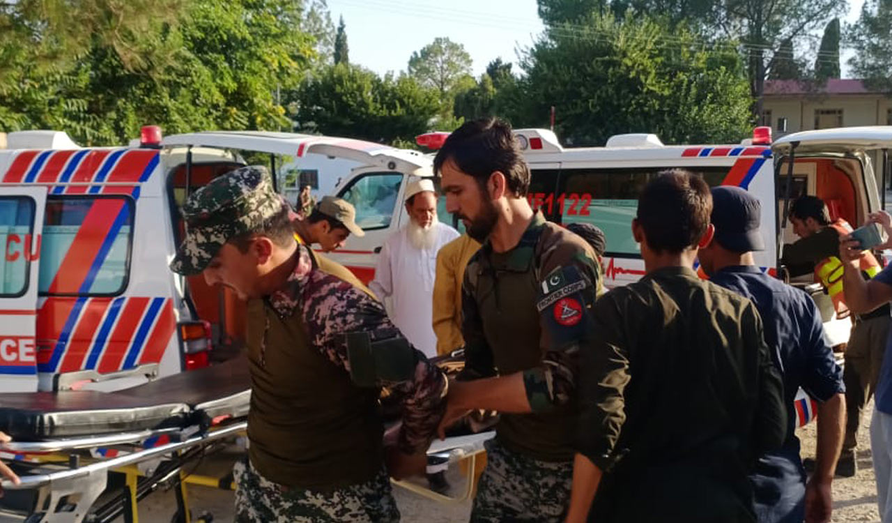 Pakistan: 35 killed after explosion at Islamist political rally