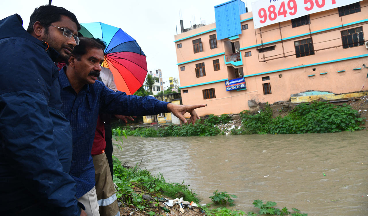 Incessant rains continue to lash erstwhile Warangal