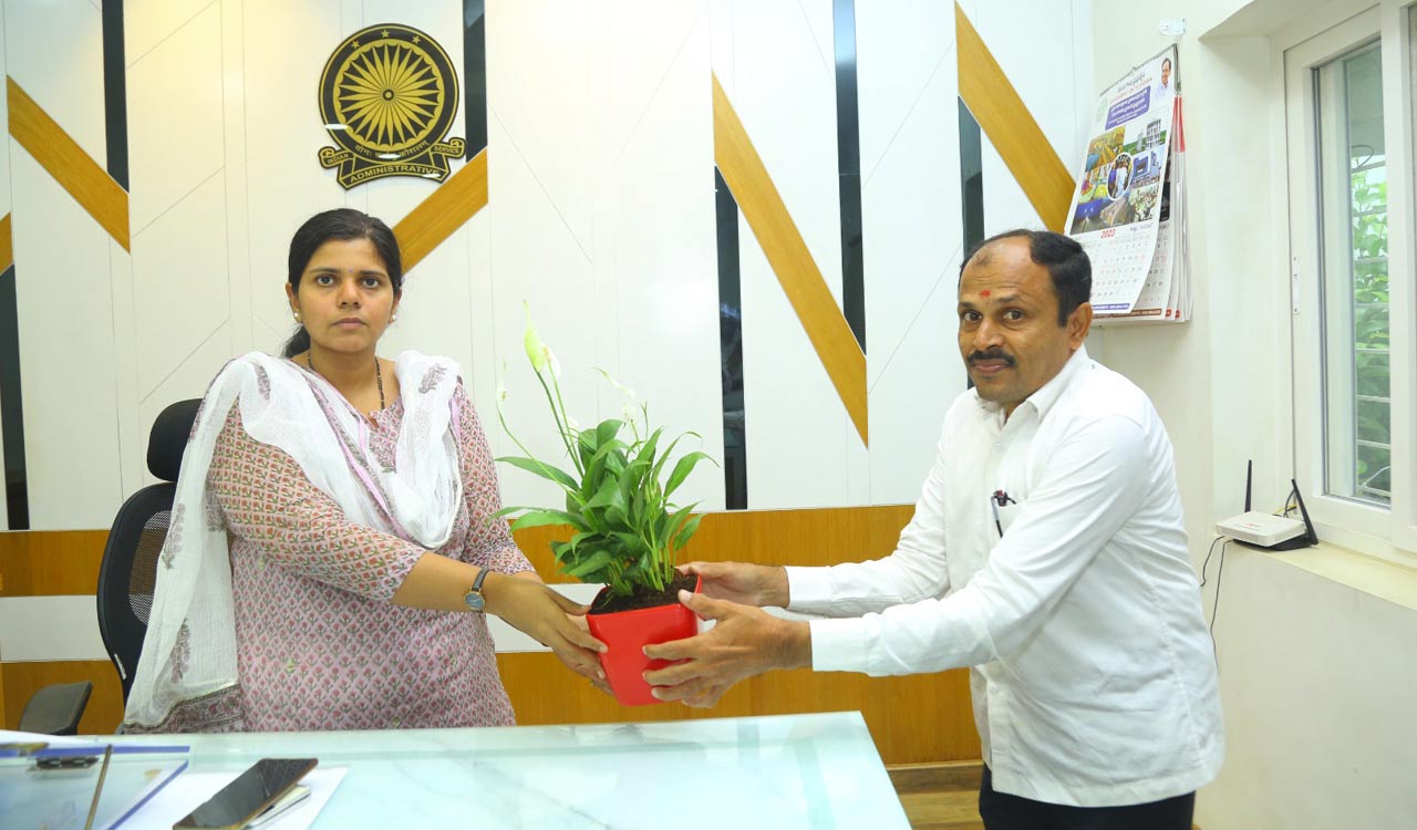 Telangana: Satyapal Reddy assumes office as RDO in Mulugu