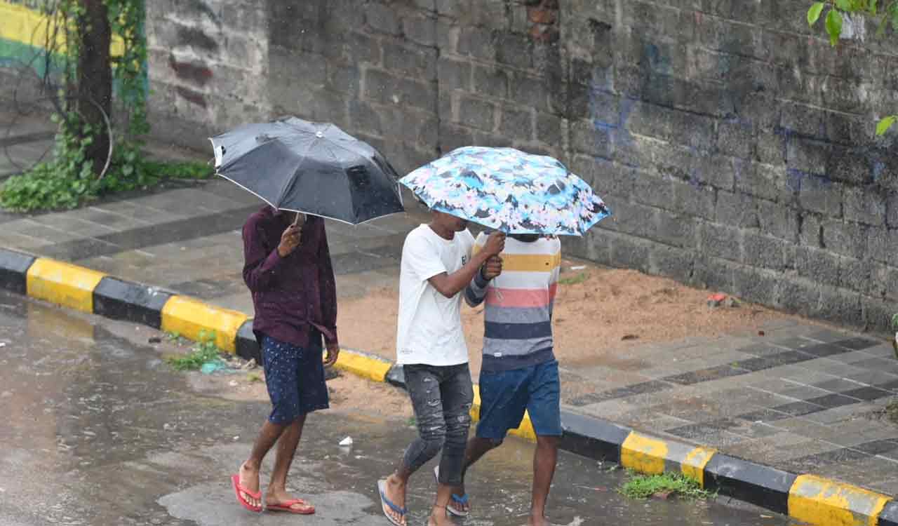 No respite from rain in Telangana, Godavari in spate