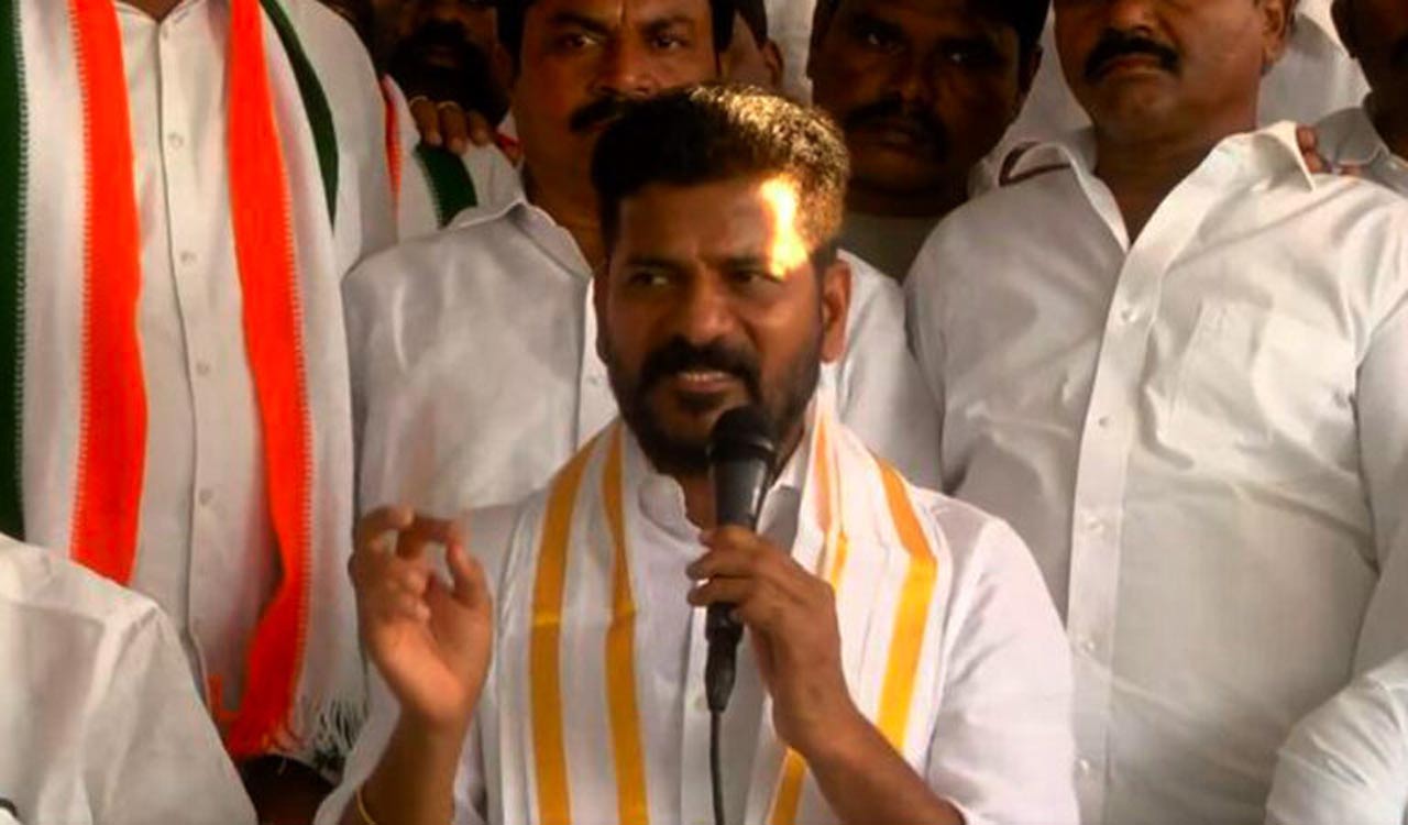 Anti-farmer remark: Senior leaders in Telangana Congress unit maintain safe distance from Revanth