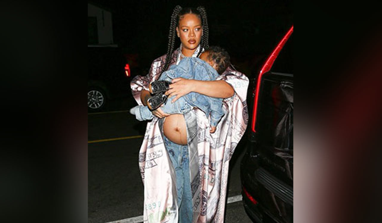 Rihanna flaunts baby bump during dinner with Son RZA