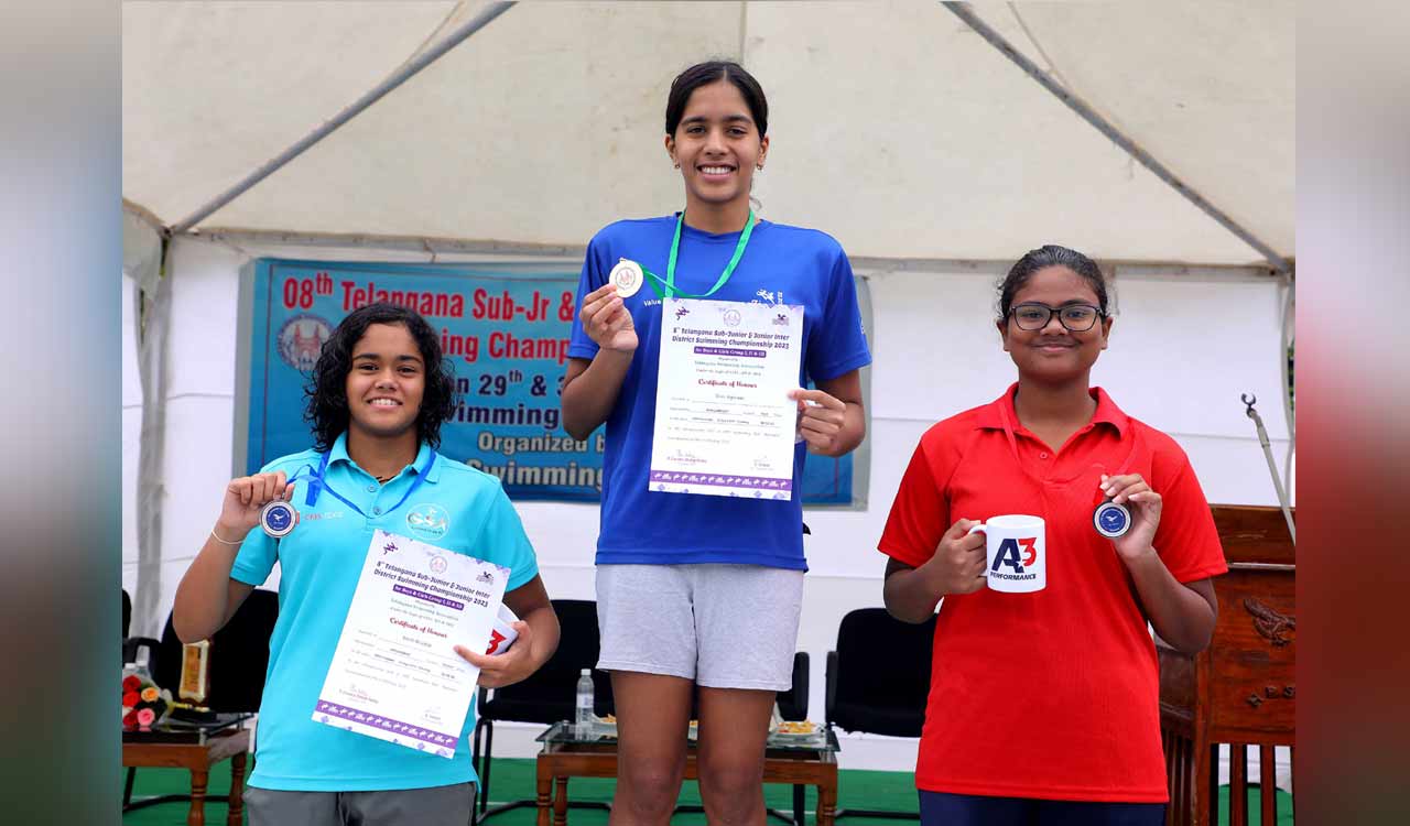 Vritti Agarwal bags gold in 400m freestyle at Inter-District Swimming Championship