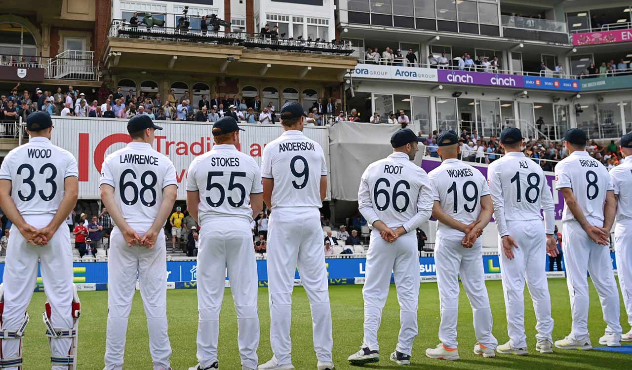 Ashes: England cricketers swap jerseys in support of dementia patients
