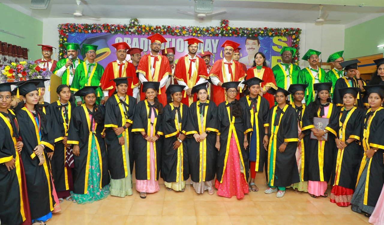 Khammam: Grand graduation day celebrations at SBIT