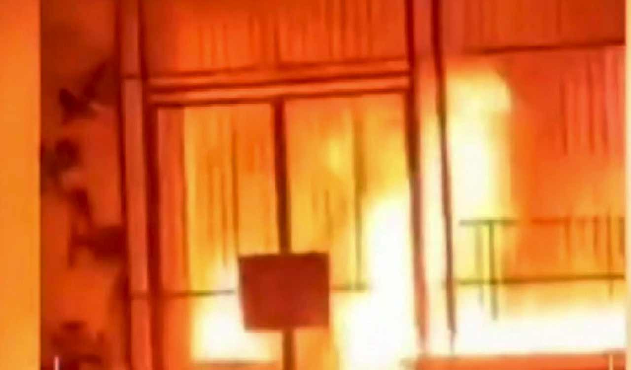 Fire breaks out at Habsiguda building housing apparel store, restaurant