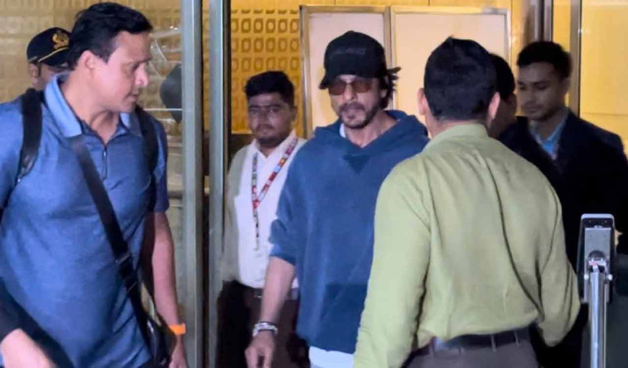 Shah Rukh Khan spotted at Mumbai airport amid rumours of accident in US