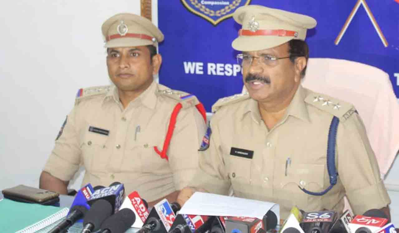 Six held for extortion, honey-trapping retired employee in Adilabad