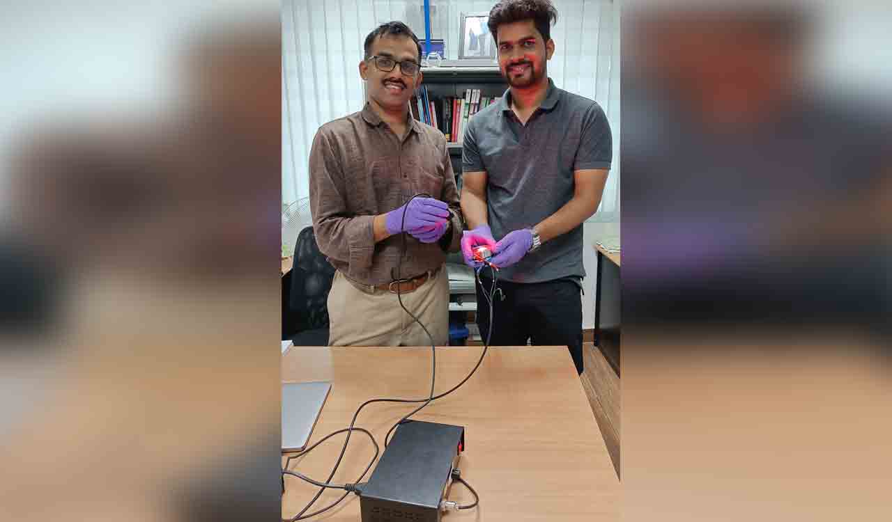 TIFR Hyderabad researchers come up with light chargeable batteries