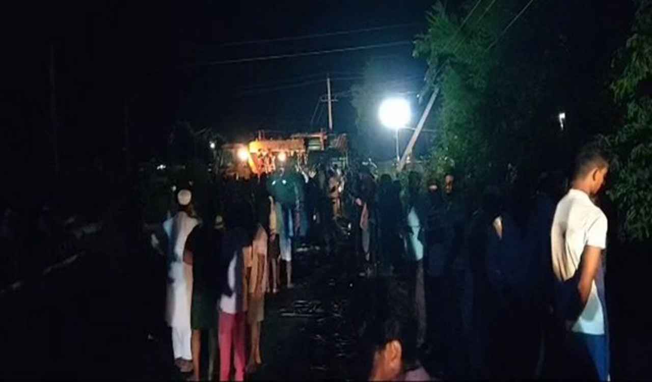 7 killed after bus carrying wedding party falls into Sagar Canal in Prakasam district